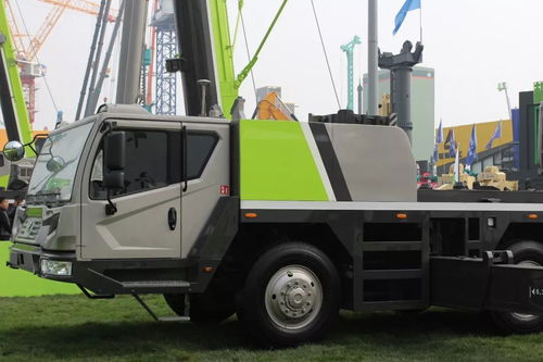 智能吊裝機器人 中聯重科ztc1300汽車起重機