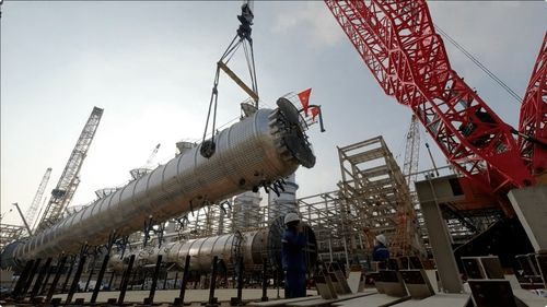 scc20000a亮相揭陽,力擎868噸乙烯塔實現 塔起燈亮