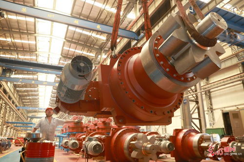 趕制訂單供應(yīng)國內(nèi)外市場 重機吊具